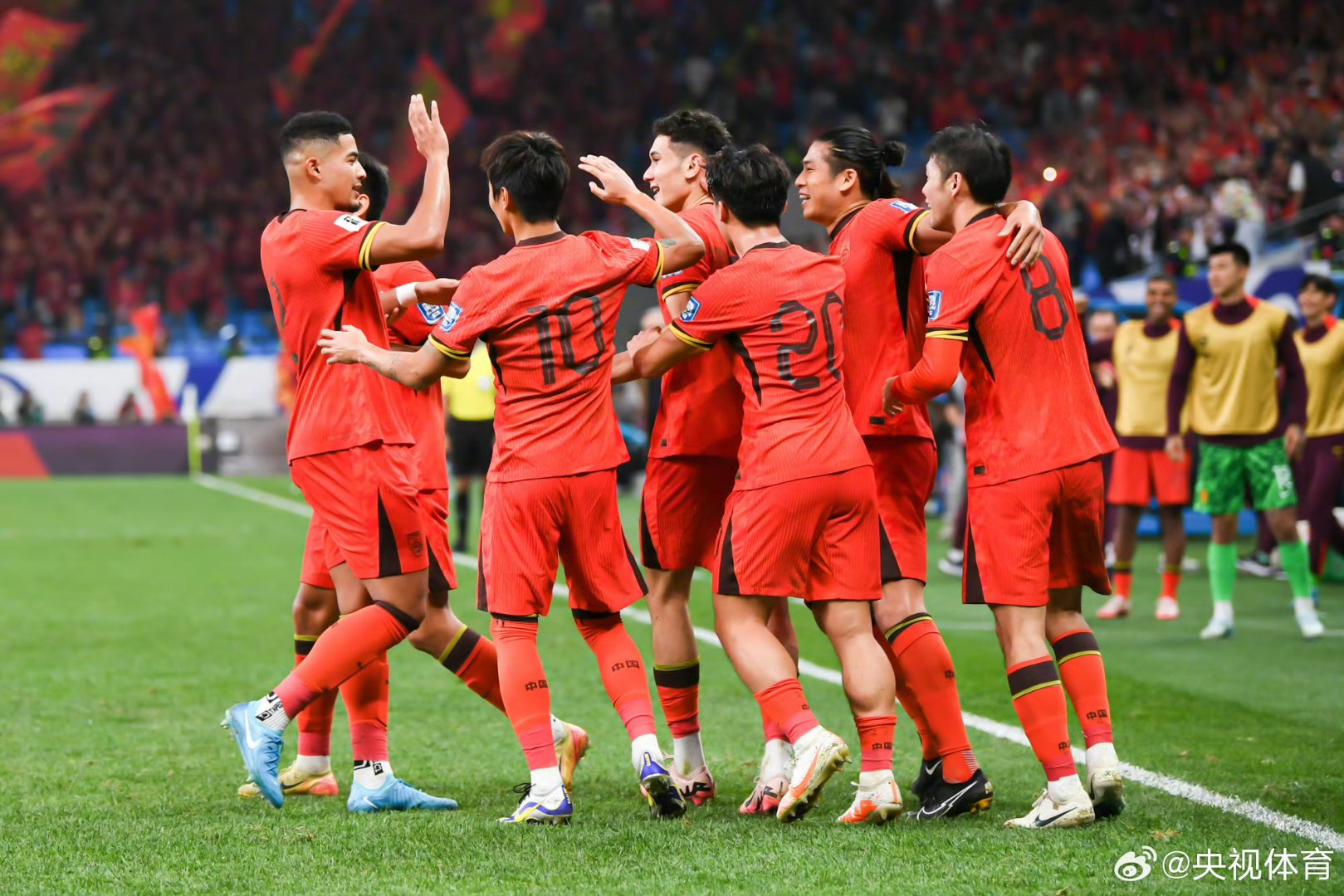 华人球员闪耀英超赛场,助球队取胜 华人球员闪耀英超赛场,助球队取胜