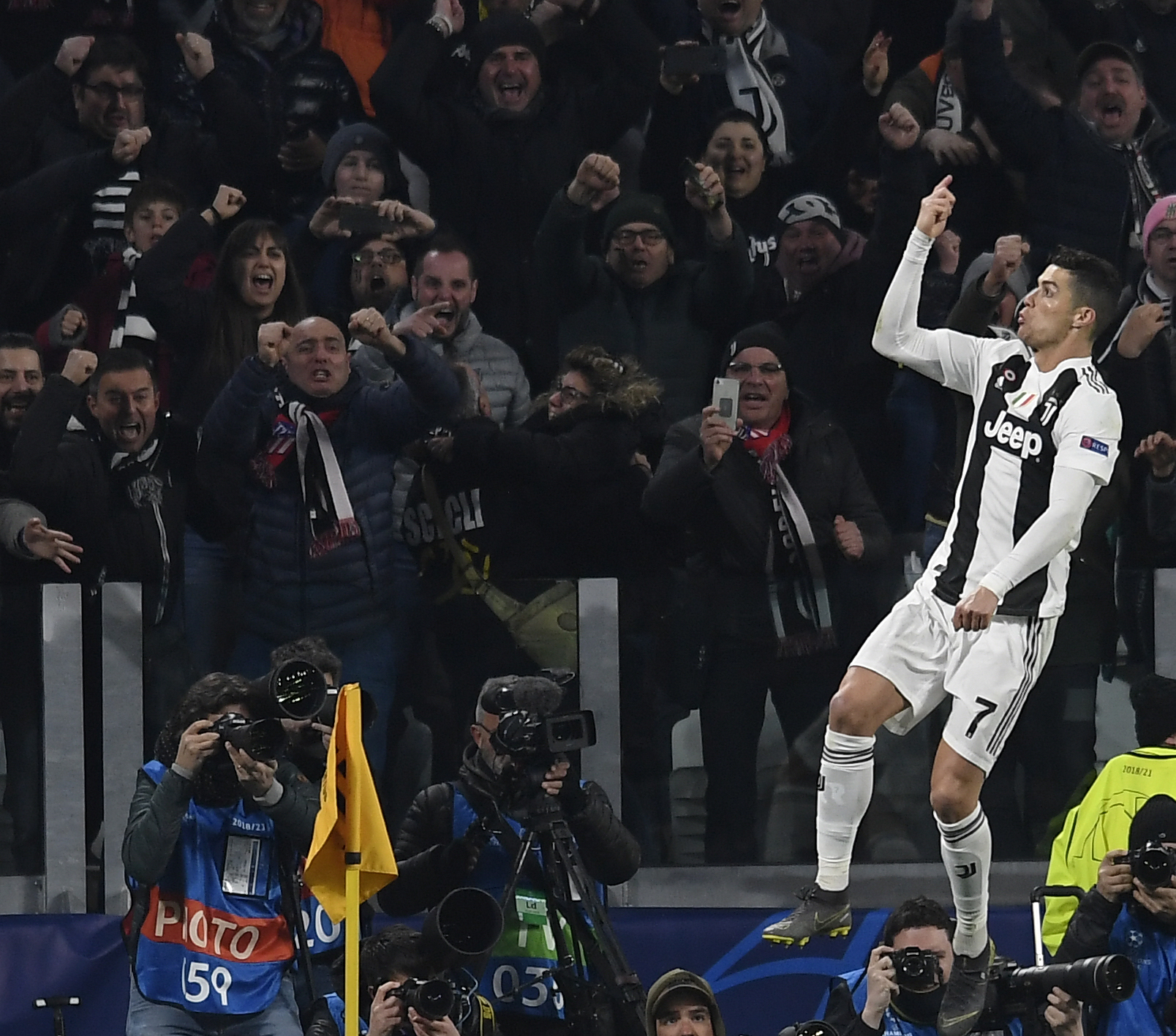 包含马德里竞技险胜，决赛之路不远的词条