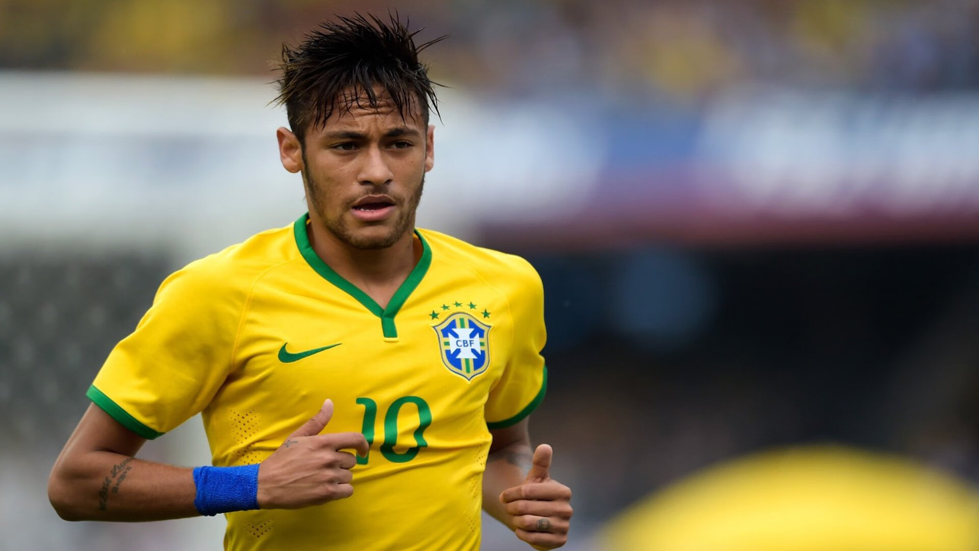 绿茵场上的双城记，英超争冠焦点战与喀麦隆强势晋级新西兰的足球启示